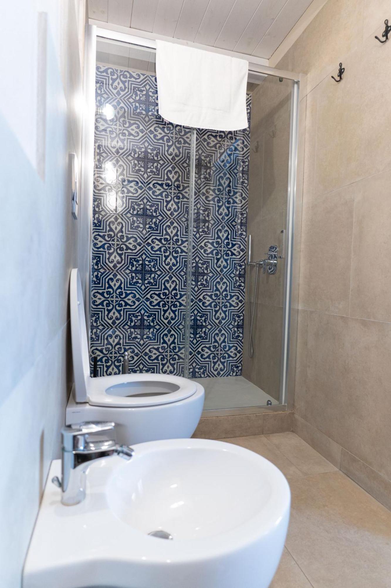 Civico 50 Hotel Наполи Екстериор снимка
